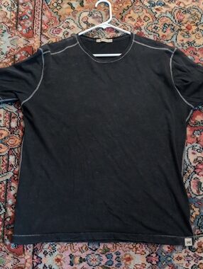 Agave Black Short-Sleeve Crewneck Tee with Contrast Stitching